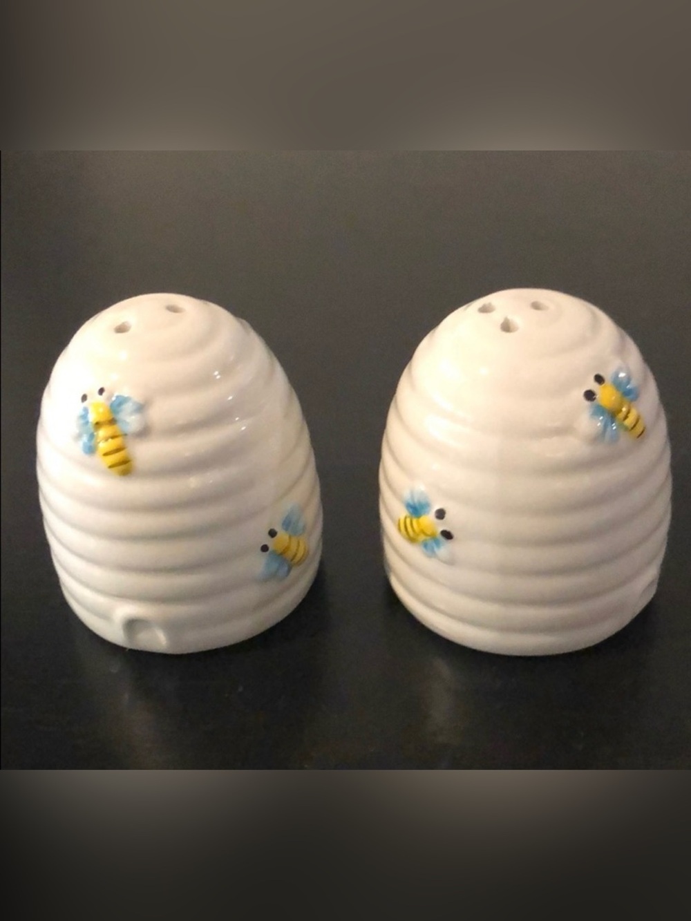 Honeybee salt and pepper shakers set
2" Dx 2 3/8”H.